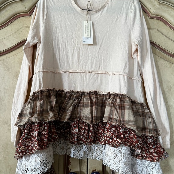 Bluevelvet Tops - NWT Bluevelvet Blue Velvet Ruffle Lace bottom Long Sleeve Top size medium